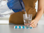 Пиенето на топла вода лекува 20 болести