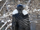 Издигат статуя на Махатма Ганди в Лондон