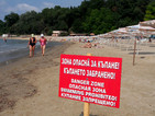 Остава забраната за къпане на Офицерския плаж във Варна