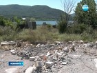 Митничарското село заприлича на депо за строителни отпадъци