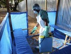 Инжектираха трима с експериментална ваксина срещу Ебола