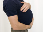 Снимки на "бременен" мъж - хит в мрежата