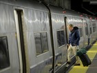 Мъж рани с нож трима в нюйоркското метро