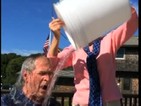 Джордж Буш се заля със студена вода