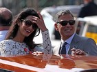 Амал обсипала Клуни с подаръци след сватбата