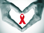 ХИВ вирусът мутира, става по-малко смъртоносен