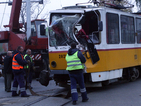 Няма сериозно пострадали при удара между трамвай и автобус