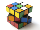 Поляк нареди кубчето на Рубик за 21 секунди с вързани очи