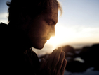 Молитвата има изцелителна сила, смята американски лекар