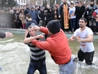 В Ботевград се сбиха за кръста