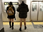 Хиляди събуха панталоните в нюйоркското метро