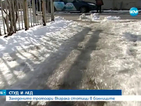 Заледените тротоари вкараха стотици в болниците