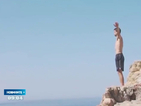 Григор Димитров скача в морето от скала