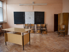 Развръзка: Учениците от НГДЕК ще учат в две сгради