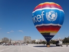 УНИЦЕФ пуска гигантски балон в небето