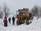 Тирове и сняг създадоха задръстване на пътя Батак-Доспат