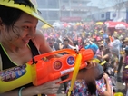 "Война" с водни пистолети за азиатската Нова година