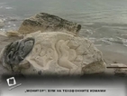 "Пълен абсурд": Кой прави каменни фигури на плажа?