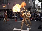 Златни тела на уличен фестивал