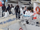 Френски кораб спаси 217 корабокрушенци край Либия