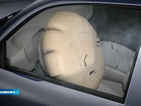 Смъртоносна ли е въздушната възглавница на колата Ви?