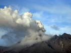 Вулкан в Камчатка бълва пепел на 8 м височина