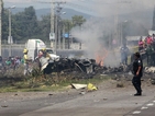 Малък самолет се разби в магистрала, петима загинаха