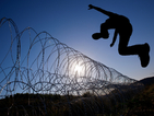 Унгария ускори строежа на оградата срещу мигранти по границата със Сърбия