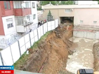 Жилищен блок във Варна започна да пропада