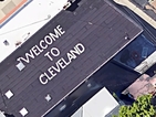 Къща в Милуоки посреща пътуващите дотам с... "Добре дошли в Кливланд"