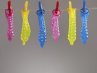 Деца измислиха кондом, променящ цвета си при контакт с бактерия