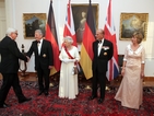 Кралица Елизабет II попадна в неудобна ситуация в Берлин