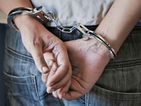 Двама полицаи от СДВР са задържани за изнудване