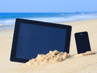 Соларни зарядни за телефони на варненския плаж