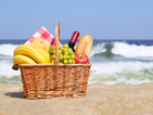Въпреки забраните, продажбата на храни по плажовете продължава