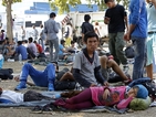 Хуманитарна катастрофа: Хиляди бежанци атакуват границите към Западна Европа