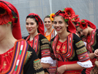 Фолклорен флашмоб изненада българи и чужденци на летище София