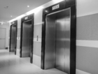 Хотел пусна асансьори, спрени от инспектори