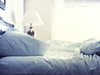 Австралийска двойка с почуда се събуди с гол ирландец в леглото