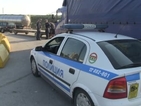 Изнервен румънски шофьор мина през крака на български полицай