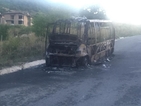 Градски автобус изгоря напълно