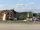 Френската полиция събаря един от най-големите ромски лагери