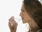 Изпиването на половин литър вода преди ядене помага при отслабване