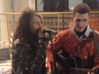 Стивън Тайлър пее с уличен музикант (ВИДЕО)