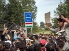 Бежанската вълна заплашва да залее две нови държави