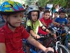 Деца на велопарад призоваха шофьорите да ги пазят на пътя