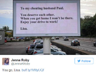 Британка напусна неверния си съпруг с билборд на магистрала