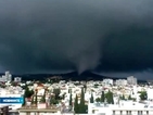 Торнадо и смерч преминаха над Атина