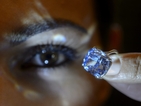 Продадоха на търг най-скъпия диамант в света