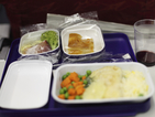 Защо храната в самолетите е безвкусна?